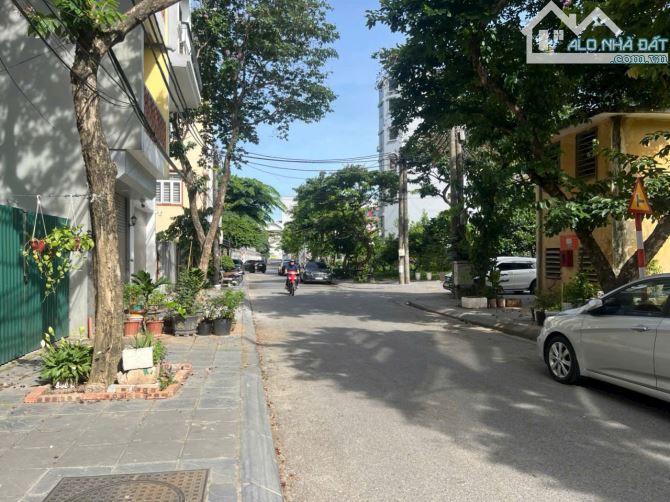 BÁN ĐẤT MẶT PHỐ KINH DOANH THẠCH BÀN, LONG BIÊN 114m, MẶT TIỀN 8.5 m, giá 17 tỷ. Gần AEON - 1