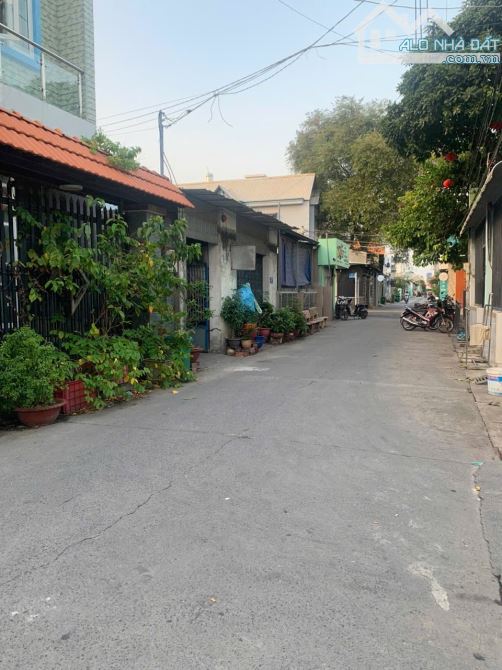 Nhà đẹp 1 trệt 1 lầu 4PN MT đường Đặng Nghiêm, TP thủ đức 150m2 đất ở Sổ riêng - 1