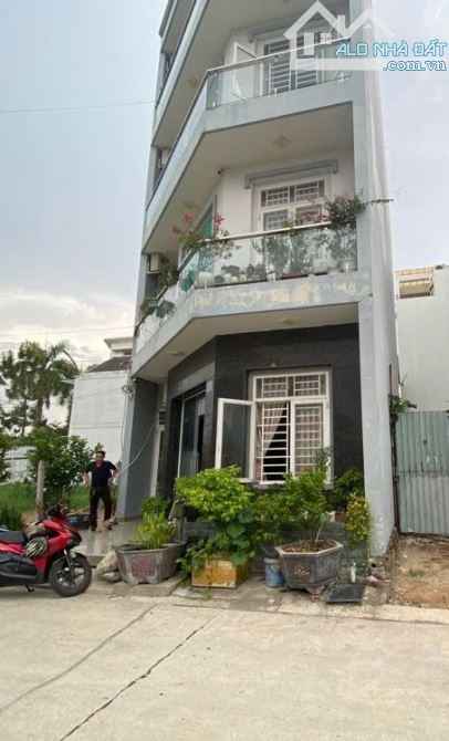 Bán Nhà 4 tầng đường THẠNH LỘC 37, phường Thạnh Lộc Q12, Dt 119m²(6,7x17,7), Hẻm 12m - 1