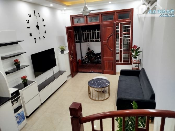 Cự khối - nhà 5tầng - nội thất đẹp, ôtô đỗ cổng -gía 5tỷ nhỉnh - 1