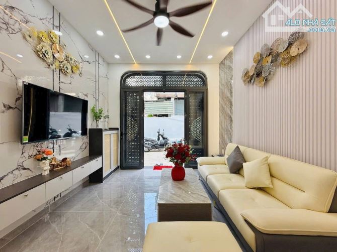 Với hơn 6 tỷ. a/c Có ngay nhà Phố Trạm, Long Biên 35m2 x 5T, 10m ra OTO - 1