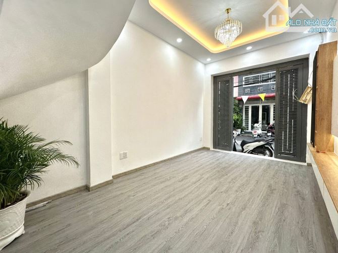 MẶT TIỀN HẺM XE HƠI - CÁCH MẠNG THÁNG 8 - QUẬN 10 - DT:42M2 - 4 TẦNG - NHỈNH 7 TỶ TL - 1