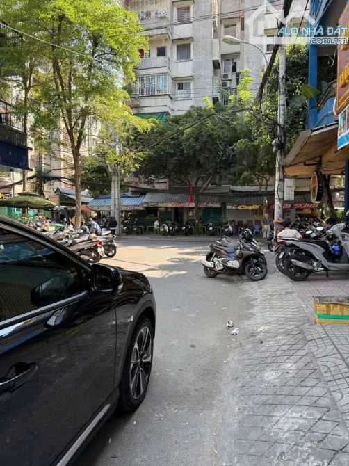 Siêu vị trí khu Phan Xích Long VP CTy Nhà 3 tầng + ST – DT 8.2x16 Cn 131m2 giá  36.7 tỷ TL - 1