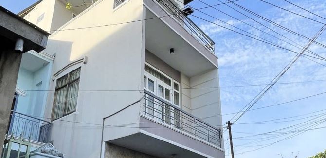 Chỉ 3,7 tỷ Bán Nhà 1 trệt 2 lầu ngay đường Cách Mạng Tháng 8 Chợ BH P Quang Vinh - 1