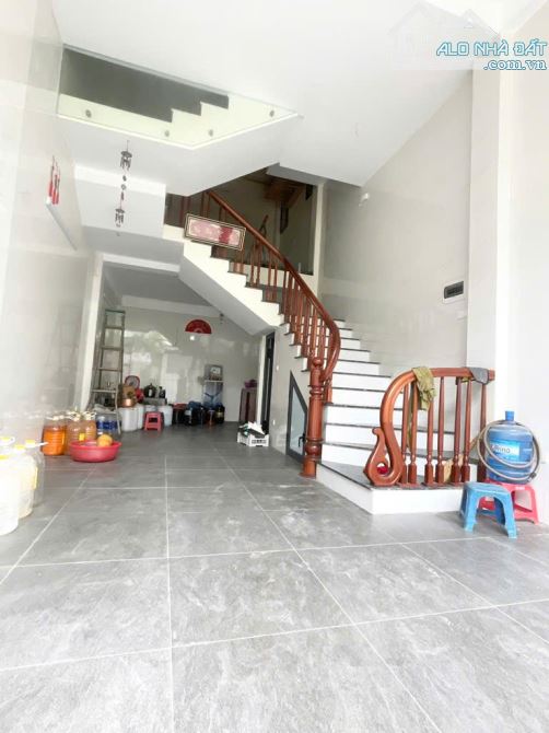 Bán nhà mặt đường Di Trạch,ba ô tô tránh,dân cư đông, kinh doanh  40m2 mặt tiền 4m hơn 8tỷ - 1