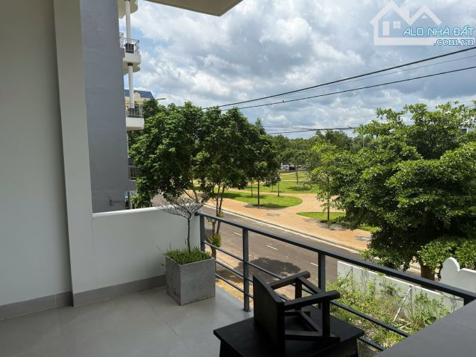 NHÀ 1 TRỆT 2 LẦU 1 TUM PHAN ĐĂNG LƯU ĐỐI DIỆN HOA VIÊN, DT: 5X20M, H: ĐÔNG NAM, GIÁ: 11 TỈ - 1