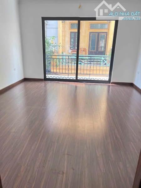 Ngã 3 Đông Mỹ, Thanh Trì. DT: 47m, nhà 4 tầng, 4 ngủ, giá:5.5 tỷ, gần Tái Định Cư Đông Mỹ - 1