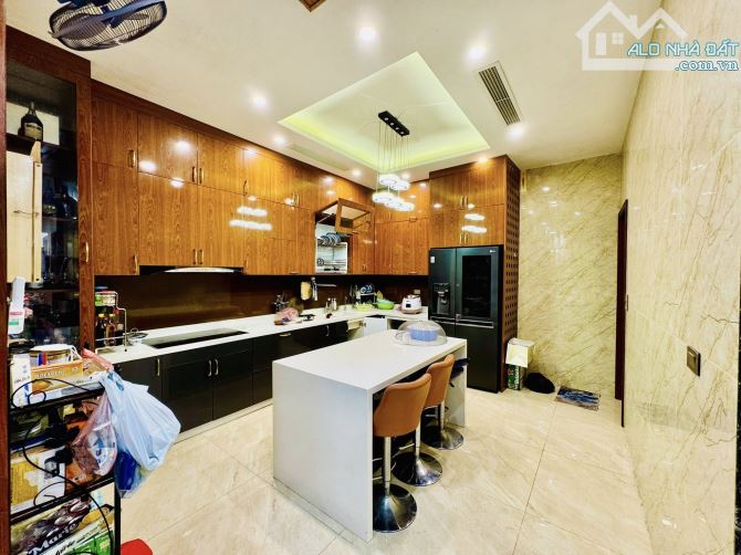 Hiếm! Biệt thự đẳng cấp thượng lưu, KĐT Văn Phú Hà Đông. Lô góc 226 m, 4 tầng, giá 68.2 tỷ - 1