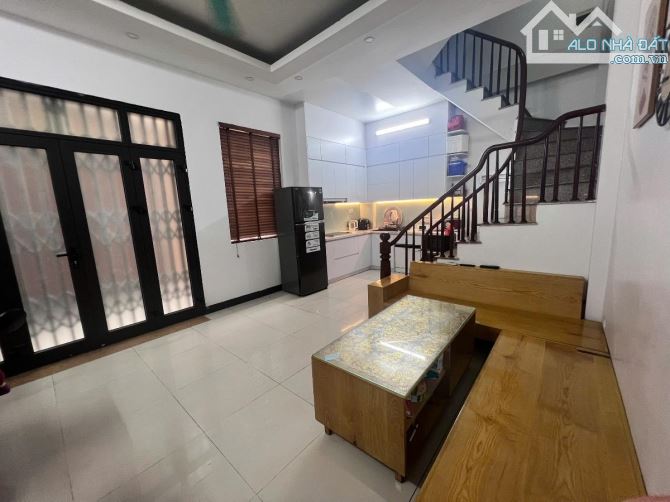 BÁN NHÀ TRIỀU KHÚC, VỊ TRÍ KINH DOANH NHỎ,  CÓ CHỖ ĐỂ Ô TÔ 31m2, giá 6.8 tỷ. - 1