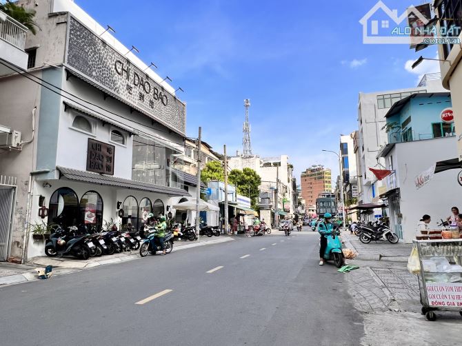 Vị trí đẹp! Mặt tiền ngang 4,5x15m, vuông đẹp, 5 tầng, thang máy. HĐT 90 tr/th - 23 tỷ - 1
