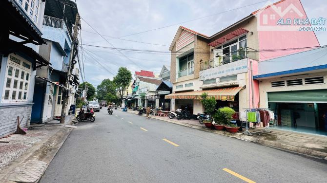 Nhà mặt tiền kinh doanh khu BigC GO, phường Dĩ An, TP Dĩ An. 18 tỷ - 2