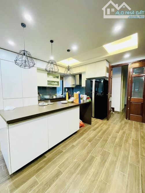 PHÂN LÔ HOÀNG QUỐC VIỆT, 2 THOÁNG OTO TRÁNH VỈA HÈ KINH DOANH, 45m MT 4.1m 16 Tỷ - 2
