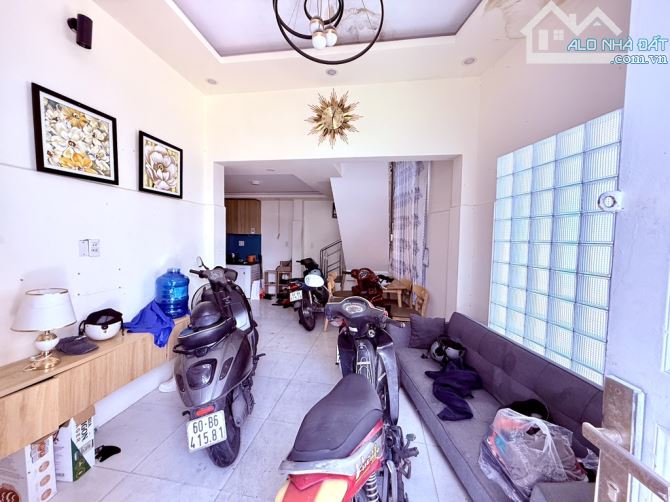 Nhà giá rẻ diện tích khủng có sẵn dòng tiền - 2