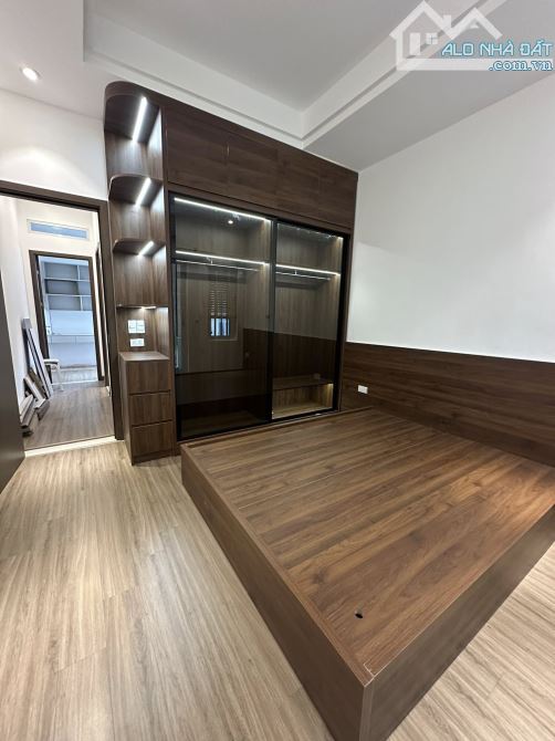 BÁN NHÀ HAI BÀ TRƯNG, THOÁNG TRƯỚC SAU, GẦN MẶT NGÕ THÔNG, 4 TẦNG TẶNG NỘI THẤT, SỔ ĐỎ ĐẸP - 2
