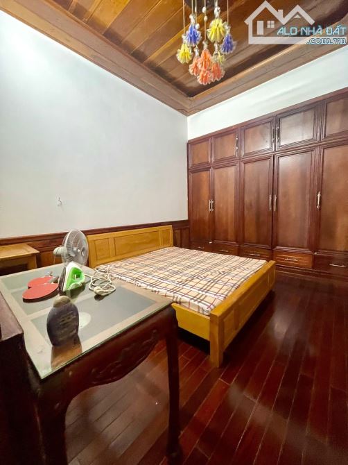 BÁN NGÀ 4 LẦU ĐƯỜNG NỘI BỘ TÔN ĐỨC THẮNG. DT:5,5x15M. GIÁ: 8,2 TỶ - 2