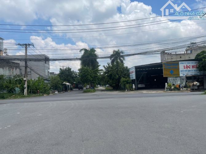 Tôi bán nền biệt thự view sông - DT 245m full thổ cư - đường nhựa 10m giáp TP.HCM - 2