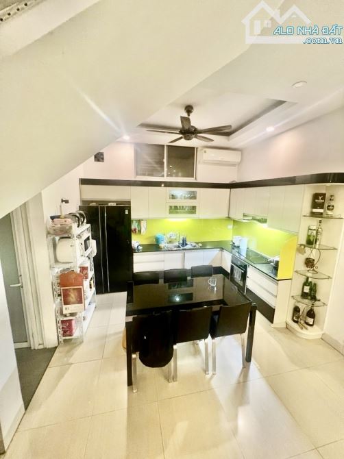Bán Gấp Nhà Nguyễn Văn Cừ Siêu Hiếm 65m2-Mt 5m-hơn 11 tỷ-DÂN XÂY-FULL NỘI THẤT-NGÕ THÔNG - 2