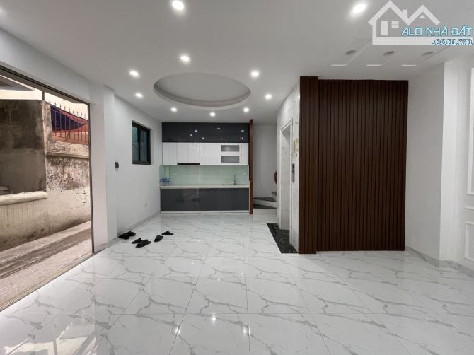 Nhà đẹp 6 tầng, 7 ngủ, lô góc, oto vào nhà, sổ vuông, vị trí vô cùng đắc địa - 2