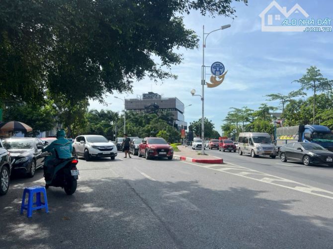 BÁN ĐẤT MẶT PHỐ KINH DOANH THẠCH BÀN, LONG BIÊN 114m, MẶT TIỀN 8.5 m, giá 17 tỷ. Gần AEON - 2