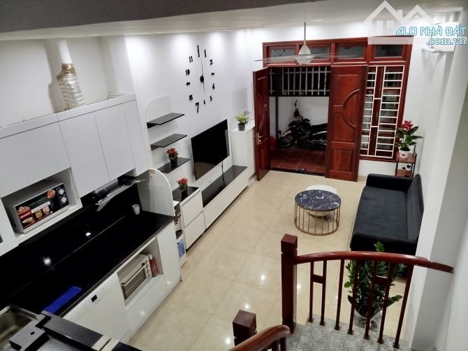 Cự khối - nhà 5tầng - nội thất đẹp, ôtô đỗ cổng -gía 5tỷ nhỉnh - 2