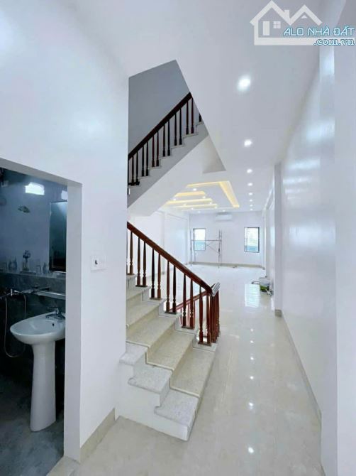 Bán nhà 2 tâng . Mao Trung . Phượng Mao . dt 72m . mt 4,5m . hướng ĐN . giá 5 ty9 - 2