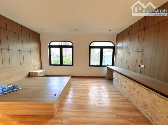 Nhà mặt phố Nguyễn Văn Trỗi - Thanh Xuân 83m 8T - Căn góc 37.9 tỷ - 2