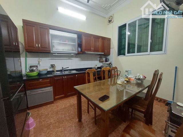 Bán nhà Hoàng Quốc Việt, Cầu Giấy. 56m², lô góc, ô tô vào nhà, 5 tầng, giá 27.8 tỷ, sổ đẹp - 2