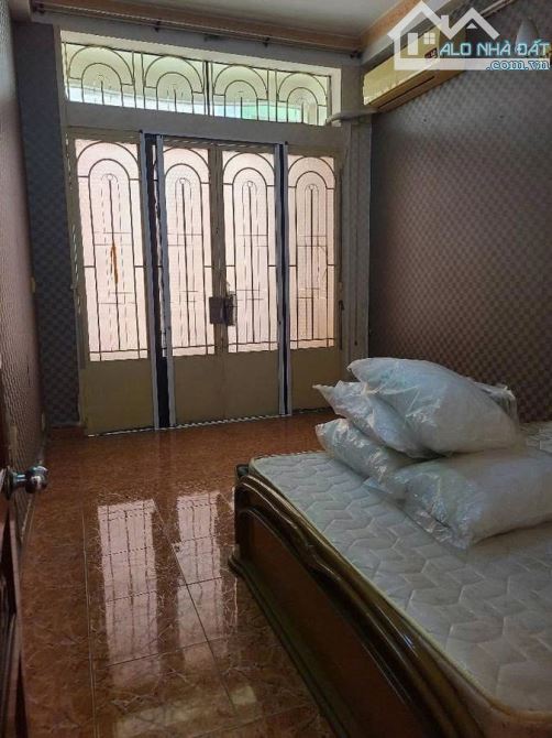 Nhà bán: đường Hải Thượng Lãng Ông. Q5. 3 tầng. Giá 9,2 tỷ - 2