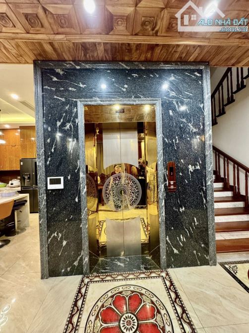 Hiếm! Biệt thự đẳng cấp thượng lưu, KĐT Văn Phú Hà Đông. Lô góc 226 m, 4 tầng, giá 68.2 tỷ - 2