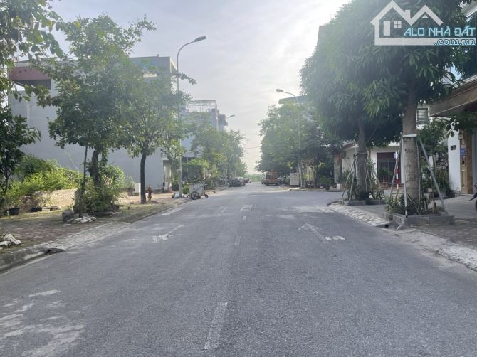 Bán 113m đất tái định cư Trâu Quỳ, đối diện shophouse Metropolitan, sau nhà có khe thoáng - 2
