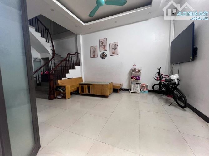 BÁN NHÀ TRIỀU KHÚC, VỊ TRÍ KINH DOANH NHỎ,  CÓ CHỖ ĐỂ Ô TÔ 31m2, giá 6.8 tỷ. - 2