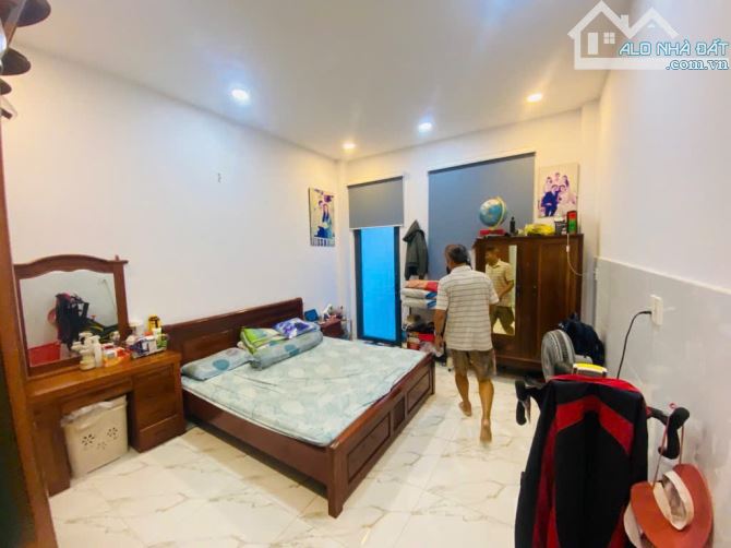 NHÀ ĐẸP LÊ VĂN THỊNH - Q2 - 125m2 - 3 TẦNG - HƠN 10 TỈ - 2