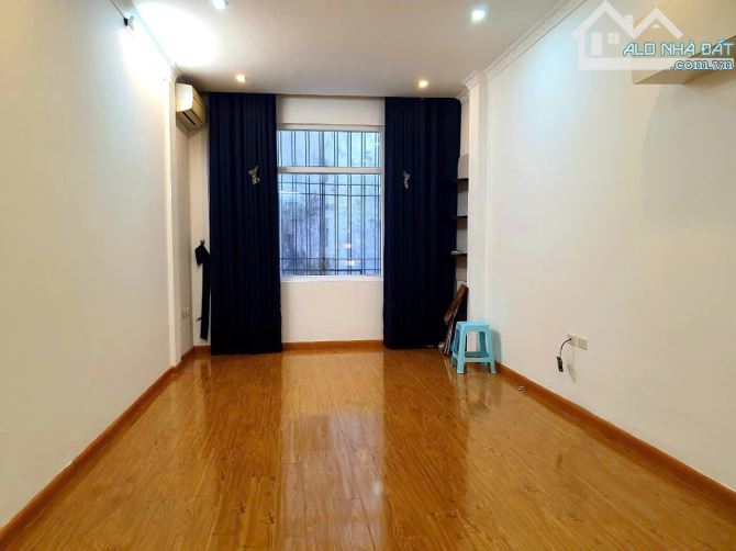 Bán nhà ngõ 71 Kim Ngưu, DT 33/36m, 4 tầng, MT 3.3m, giá 6.9 tỷ, ngõ 2.5m.