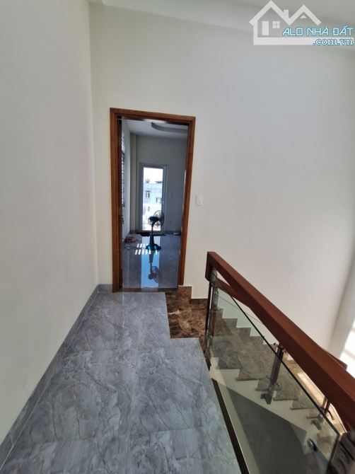 Gấp bán nhà Lã Xuân Oai, Quận 9(cũ), 3 tầng, giá 8.8 tỷ, dt 80m2. - 3