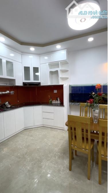 SIÊU PHẨM ! 4 TẦNG - ĐẸP LUNG LINH - TẶNG FULL NỘI THẤT - LÊ VĂN QUỚI - BÌNH TÂN - 6 TỶ. - 3