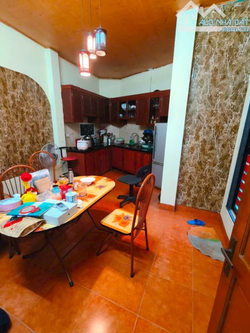 Mặt Phố Đại La, kdoanh sầm uất, phố chính vỉa hè rộng, sổ 78m2 x mtiền 5.2m. Giá 31.9 tỷ