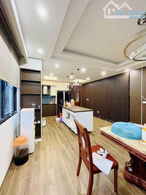 PHÂN LÔ HOÀNG QUỐC VIỆT, 2 THOÁNG OTO TRÁNH VỈA HÈ KINH DOANH, 45m MT 4.1m 16 Tỷ - 3