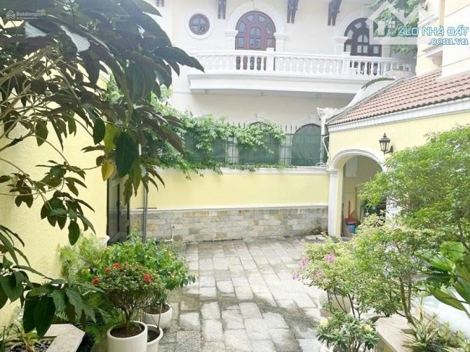 BIỆT THỰ CỔ - PHÙNG KHẮC KHOAN, QUẬN 1 - 12M X 24M - 1 HẦM 3 TẦNG - CÓ HỒ BƠI - 3