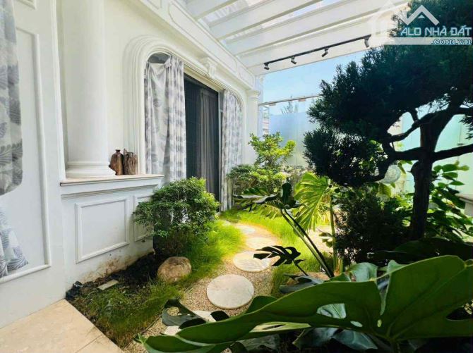 Bán gấp Biệt thự 1.112 m2 ở mặt phố Nguyễn Ngọc Vũ, Giá 170 tỷ;LH Phú Trần - 3