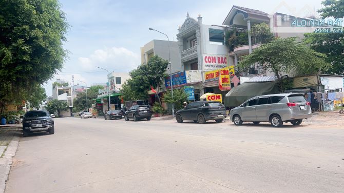 Chỉ 25.5 Tỷ Sở Hữu Nhà 3 Tầng DTSD 1.360M - DTD 375M3 ( 15 X 25 ) Dĩ An, Kế VinCom 550. - 2