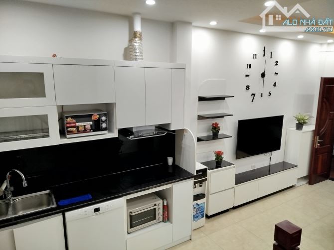 Cự khối - nhà 5tầng - nội thất đẹp, ôtô đỗ cổng -gía 5tỷ nhỉnh - 3