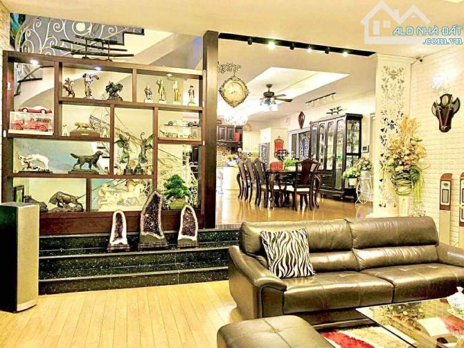 Biệt thự trung tâm quận Phú Nhuận, ngang lớn 9,6m diện tích 188m2 ga ra xe sân vườn đẹp - 3