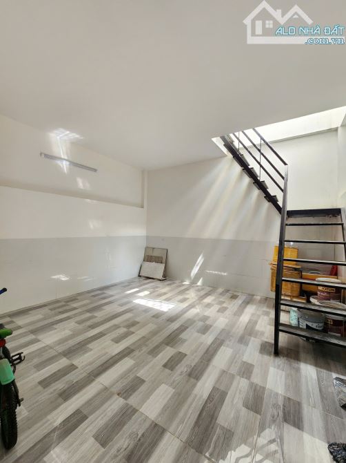 6Tỷ100__110m2 (5x22)__Nhà Mặt Tiền Kinh Doanh__KDC gần vòng xoay An Phú 1,5Km__có nội thất - 3