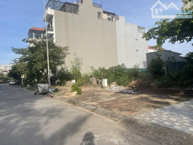Bán 113m đất tái định cư Trâu Quỳ, đối diện shophouse Metropolitan, sau nhà có khe thoáng - 3