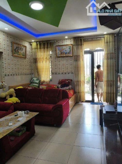 Bán Nhà 4 tầng  đường THẠNH LỘC 16, phường THẠNH LỘC Q12,dt115m²(7x16,5). Hẻm 8m - 3