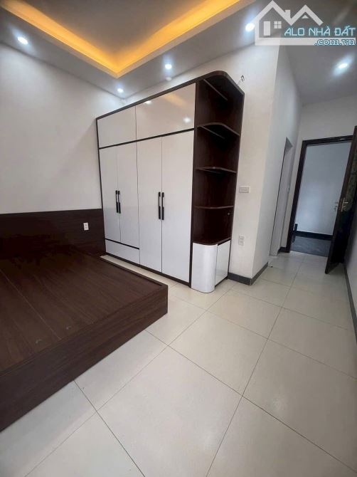 Bán căn nhà 3 tầng mặt đại lộ Trần Hưng Đạo, ph Ngọc Châu, TP HD, 63.5m2, 3 ngủ, KD tốt - 3