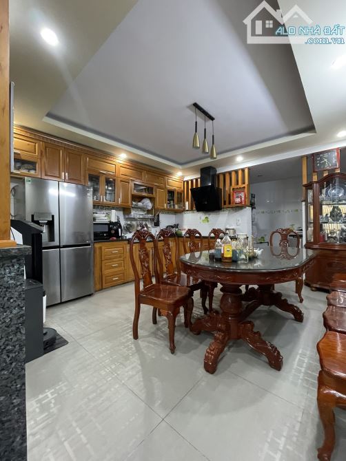 Bán nhà 3 lầu Mặt tiền đường Trần Hưng Đạo Quận 1 Cn: 82m2 Giá: 40Tỷ - 3
