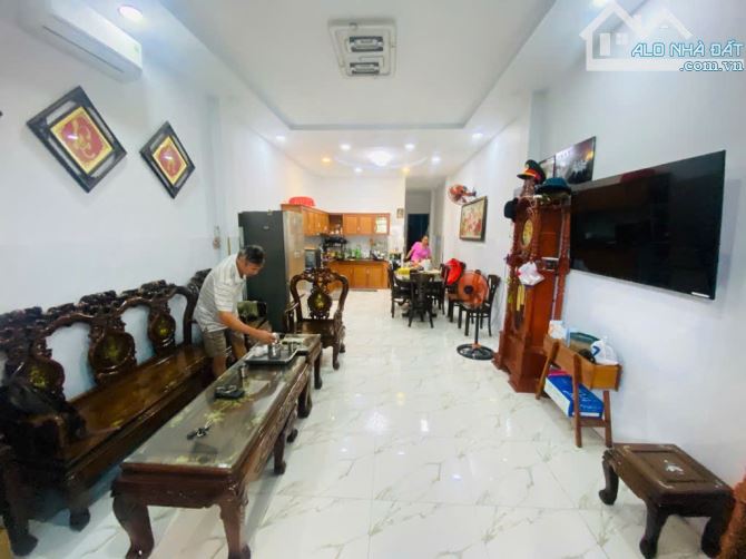 NHÀ ĐẸP LÊ VĂN THỊNH - Q2 - 125m2 - 3 TẦNG - HƠN 10 TỈ - 3
