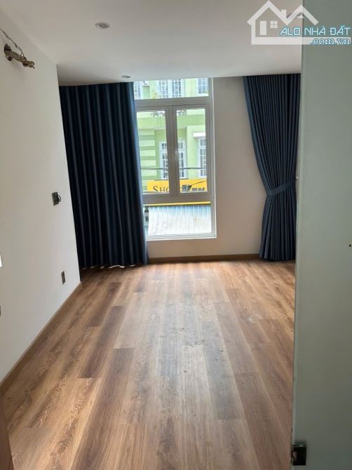 🔥Vị Trí Trung Tâm Nhà 3 Tầng Căn Góc 2 Mặt Tiền Đường Nguyễn Hoàng – Doanh Thu 30Tr/Tháng - 4