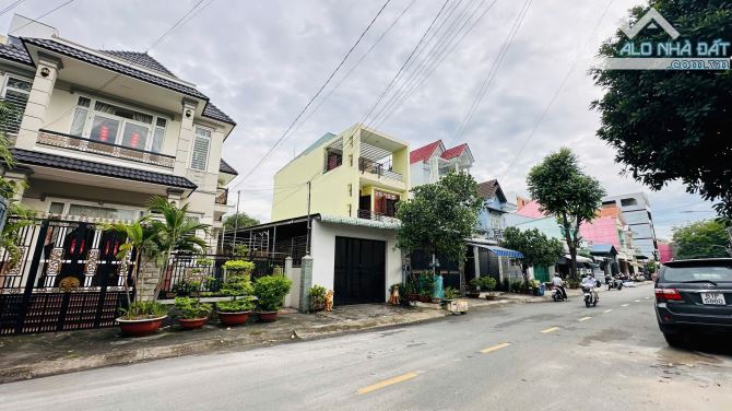 Nhà mặt tiền kinh doanh khu BigC GO, phường Dĩ An, TP Dĩ An. 18 tỷ - 4